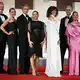 Das Filmteam von «Woman Unknown» vor der Premiere. - Bild: Alessandra Tarantino/Invision/AP/dpa