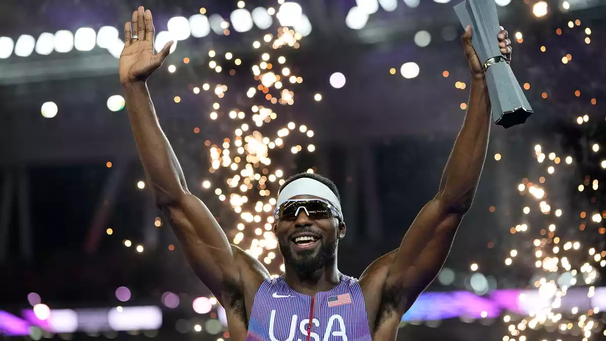 US-Sprinter Kenneth Bednarek siegte über die 100 Meter.  - Bild: Matthias Schrader/AP/dpa