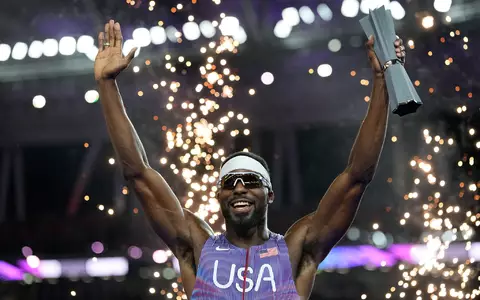 US-Sprinter Kenneth Bednarek siegte über die 100 Meter.  - Foto: Matthias Schrader/AP/dpa