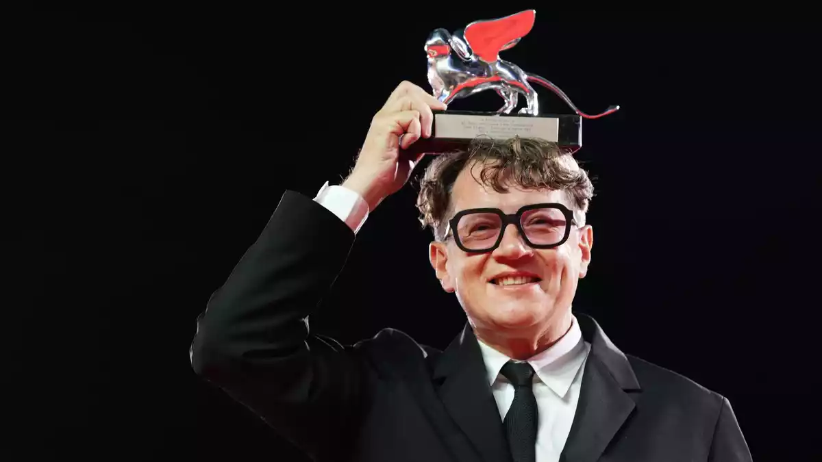 Ilja Chrschanowski gewann den Regie-Preis. - Bild: Scott A Garfitt/Invision/AP/dpa