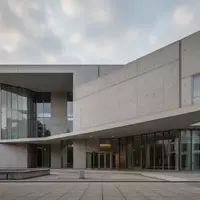 Moderne architektonische Fassade eines Regierungsgebäudes in Berlin bei bewölktem Licht. - Foto: über boerse-global.de