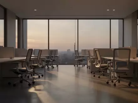 Ein modernes, leeres Büro mit aufgeräumten Arbeitsplätzen in der Dämmerung. - Foto: über boerse-global.de