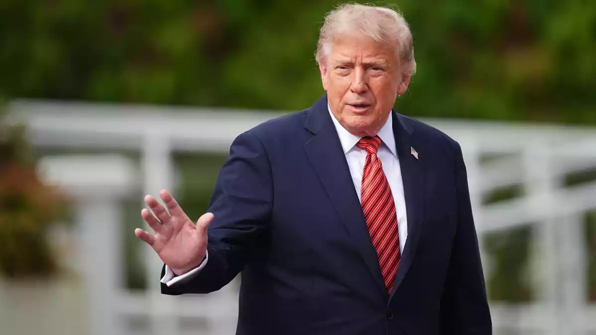 Inzwischen ist US-Präsident Donald Trump in Florida gemeldet - lebt aber vor allem im Weißen Haus.  - Bild: James Manning/PA Wire/dpa