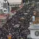 2025 musste das Wiesn-Gelände zeitweise wegen Überfüllung geschlossen werden. (Archivbild) - Bild: Felix Hörhager/dpa
