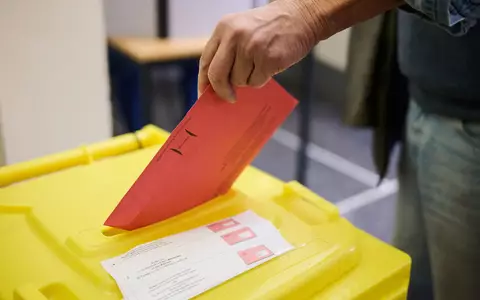 Vier Kandidaten der AfD wurden wegen Zweifeln an ihrer Verfassungstreue nicht zur Wahl zugelassen. (Archivbild) - Foto: Julian Stratenschulte/dpa