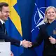 Wer gewinnt das Rennen um die Macht in Schweden - Regierungschef Ulf Kristersson (links) oder Herausforderin Magdalena Andersson (rechts)? (Archivbild) - Bild: Lars Schröder/TT/TT News Agency/AP/dpa