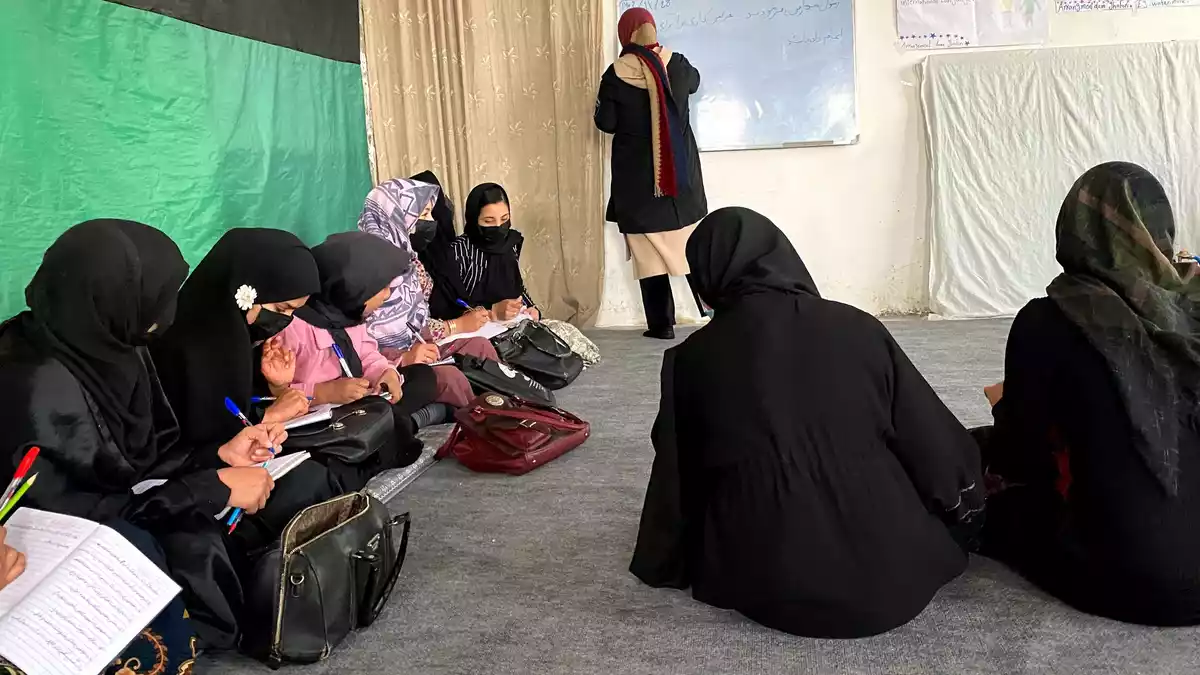 Aufgrund der geschlechtsspezifischen Verfolgung durch die islamistischen Taliban erhalten fast alle Afghaninnen einen Schutzstatus. (Archivfoto) - Bild: Fariba Akbari/dpa