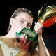 Mathilde Arcel holte die zweite Auszeichnung für «Woman Unknown». - Bild: Scott A Garfitt/Invision/AP/dpa