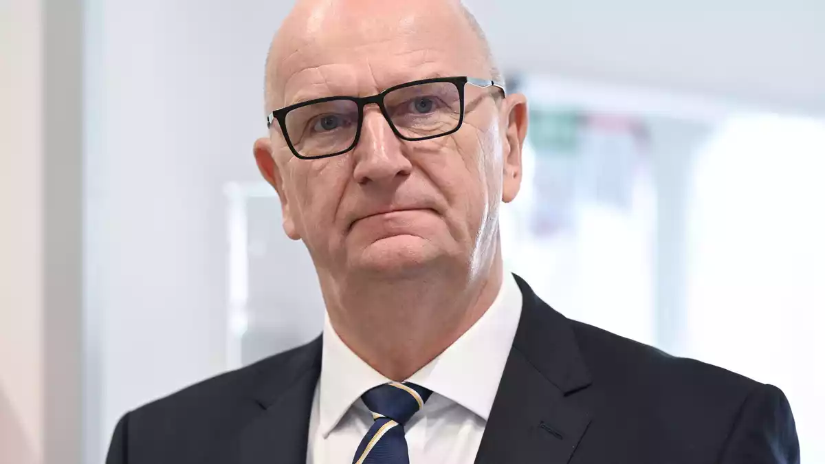 Brandenburgs Ministerpräsident Dietmar Woidke (SPD) dringt auf einen Spritpreisdeckel. (Archivbild) - Bild: Jens Kalaene/dpa