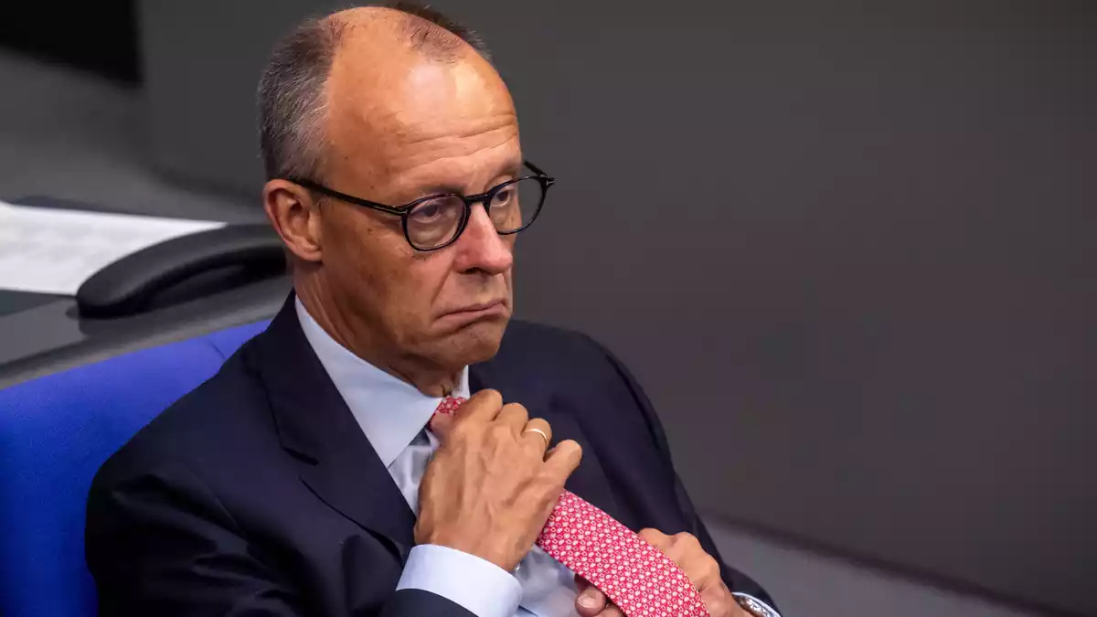 Kanzler Friedrich Merz (CDU) und seine Partei sind in einer heiklen Lage. (Archivbild) - Bild: Michael Kappeler/dpa