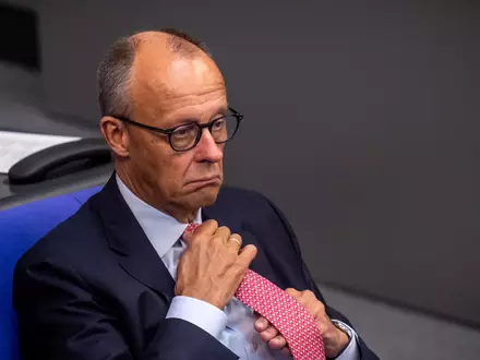 Kanzler Friedrich Merz (CDU) und seine Partei sind in einer heiklen Lage. (Archivbild) - Foto: Michael Kappeler/dpa