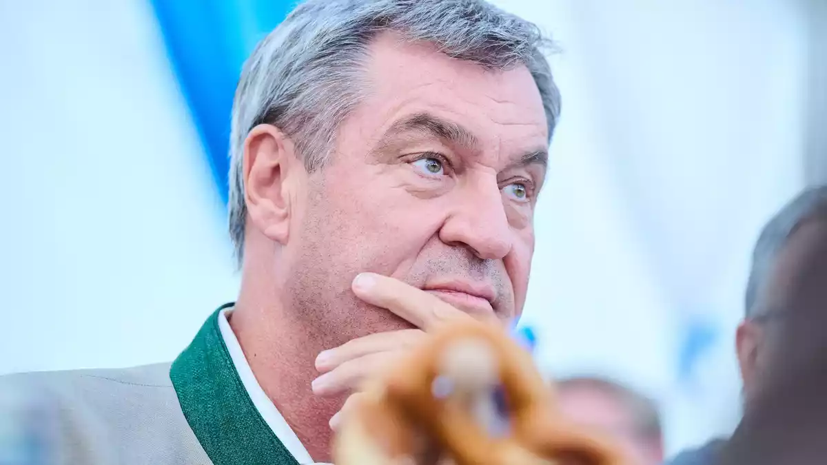 Merz' Dauerkonkurrent Markus Söder verteidigt den Kanzler nur halbherzig. (Archivbild) - Bild: Annette Riedl/dpa