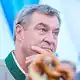 Merz' Dauerkonkurrent Markus Söder verteidigt den Kanzler nur halbherzig. (Archivbild) - Bild: Annette Riedl/dpa