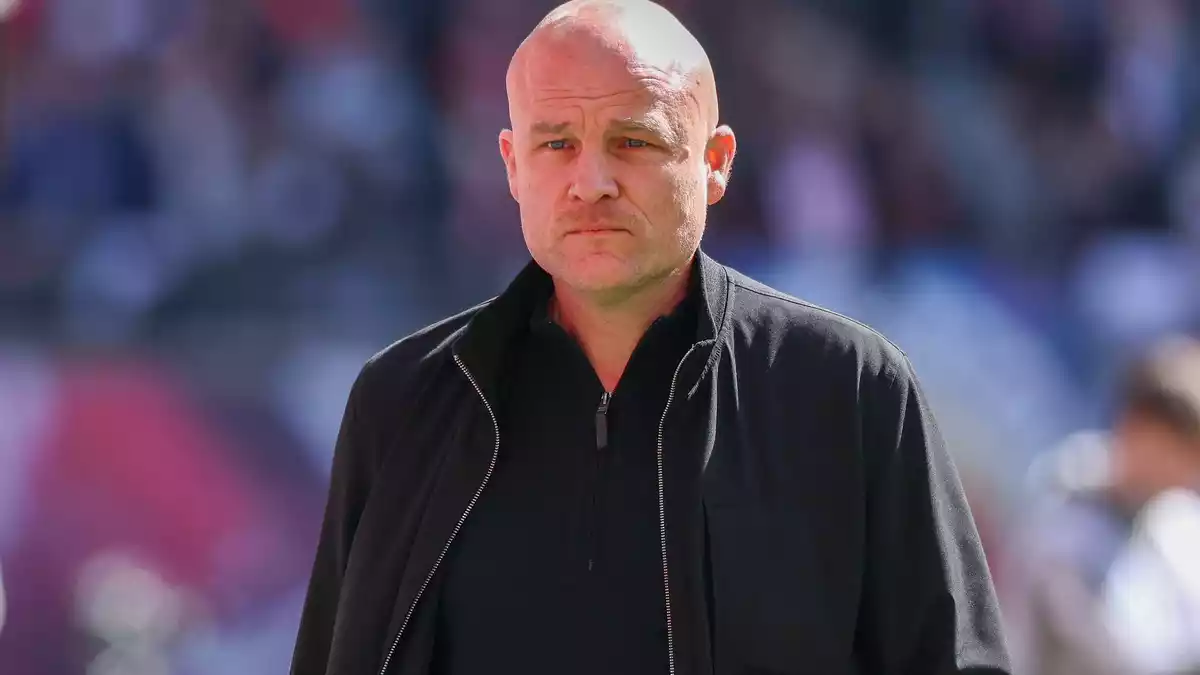Sportchef Rouven Schröder muss nun einen neuen Trainer finden. (Archivbild) - Bild: Jan Woitas/dpa