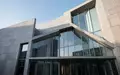 Moderne Fassade eines Regierungsgebäudes in Nordrhein-Westfalen bei Tageslicht. - Foto: über boerse-global.de