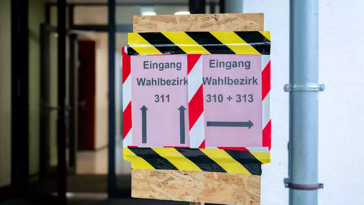 Vier Kandidaten der AfD wurden wegen Zweifeln an ihrer Verfassungstreue nicht zur Wahl zugelassen.  - Bild: Hauke-Christian Dittrich/dpa