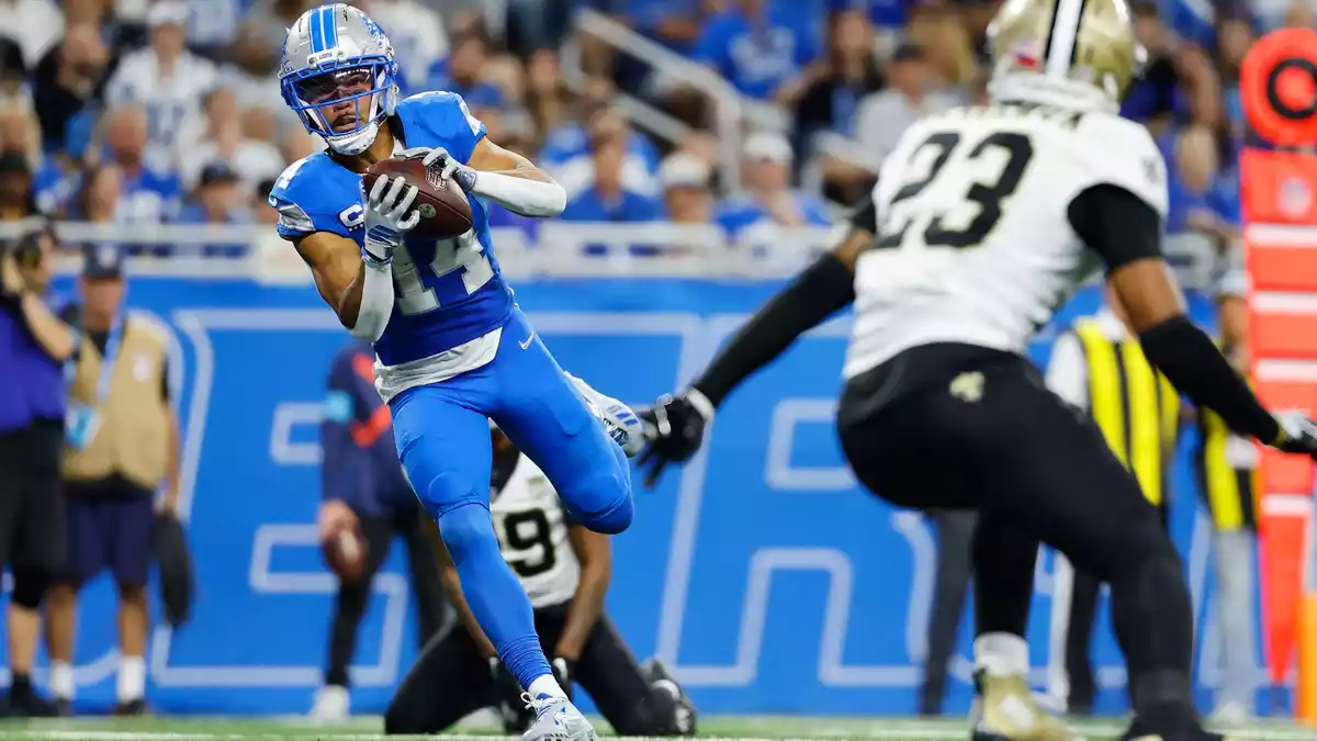 St. Brown (links) erzielte im ersten Saisonspiel zwei Touchdowns für die Lions. - Bild: Rey Del Rio/AP/dpa