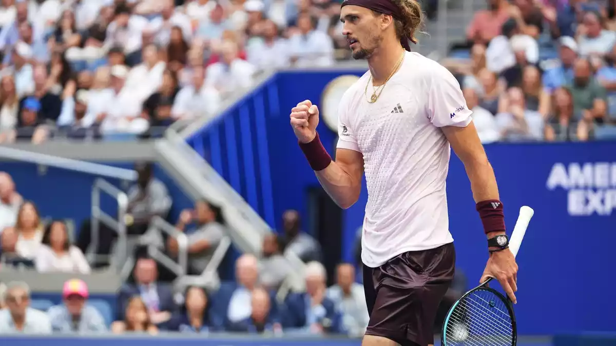 Alexander Zverev bejubelt seinen zweiten Grand-Slam-Titel.  - Bild: Frank Franklin II/AP/dpa