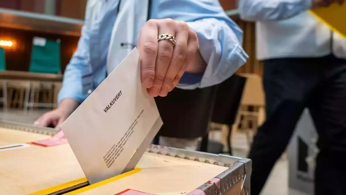 Acht Millionen Menschen waren zur Wahl aufgerufen. - Bild: Johan Nilsson/TT News Agency via AP/dpa