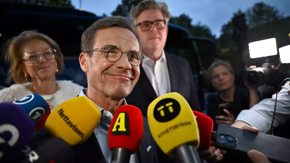 Der schwedische Ministerpräsident Ulf Kristersson hat noch Chancen, sein Amt zu behalten.  - Bild: Christine Olsson/TT News Agency/AP/dpa