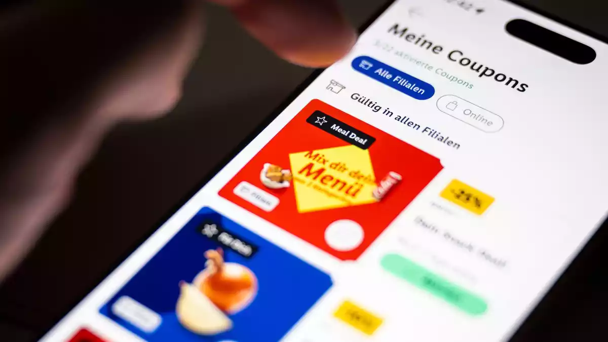 Lidl ködert Kunden in seiner App mit zusätzlichen Rabattaktionen. - Bild: Philip Dulian/dpa