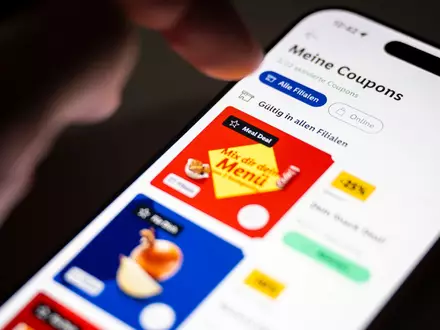 Lidl ködert Kunden in seiner App mit zusätzlichen Rabattaktionen. - Foto: Philip Dulian/dpa