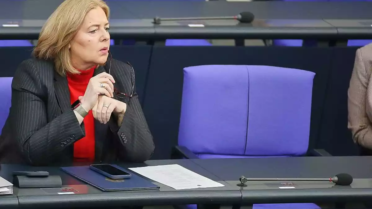 CSU-Politiker Hoffmann gegen Rauswurf von Arbeitsministerin Bas