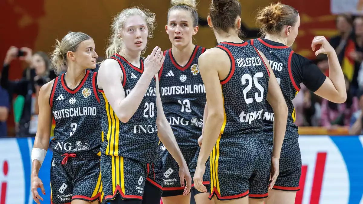 Die Basketballerinnen sind nach dem Bronze-Spiel ernüchtert. - Bild: Andreas Gora/dpa