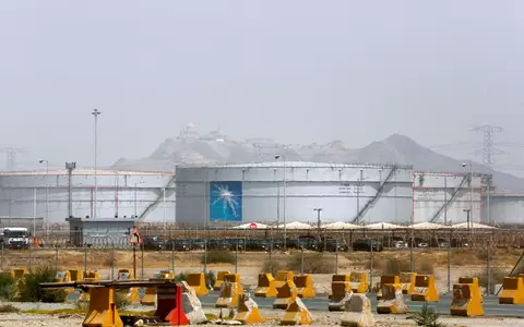 Der Konflikt im Nahen Osten setzt den weltgrößten Ölexporteur Saudi-Arabien zu. - Foto: Amr Nabil/AP/dpa