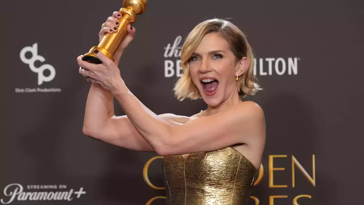 Wird Rhea Seehorn auch bei den Emmys gewinnen? Einen Golden Globe gewann die Hauptdarstellerin der Serie «Pluribus» bereits für die beste Leistung einer Schauspielerin in einer Fernsehserie. (Archivbild)  - Bild: Chris Pizzello/Invision/AP/dpa