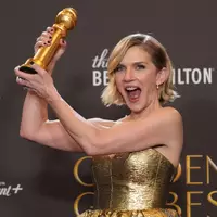 Wird Rhea Seehorn auch bei den Emmys gewinnen? Einen Golden Globe gewann die Hauptdarstellerin der Serie «Pluribus» bereits für die beste Leistung einer Schauspielerin in einer Fernsehserie. (Archivbild)  - Foto: Chris Pizzello/Invision/AP/dpa