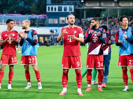 Der FC Bayern bejubelte in Elversberg einen mühevollen Arbeitssieg. - Foto: Uwe Anspach/dpa