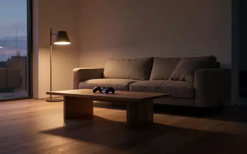 Ein modern eingerichtetes Wohnzimmer mit gemütlichem Sofa und indirekter Beleuchtung in der Abenddämmerung. - Foto: über boerse-global.de