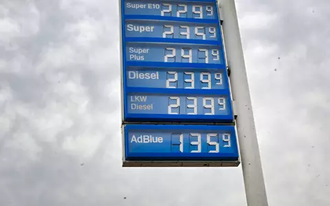 Tanken wird immer teurer - Benzin ist bereits auf einem Rekordhoch, nun ist auch Diesel nicht mehr weit entfernt. (Archivbild) - Foto: Bernd Weißbrod/dpa