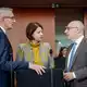MAD-Präsidentin Martina Rosenberg mit den Chefs der anderen Nachrichtendienste. (Archivbild) - Bild: Kay Nietfeld/dpa