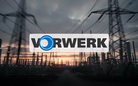 Abstrakte Darstellung einer modernen Industrie-Energieanlage bei Dämmerung, die Marktstimmung symbolisiert. - Foto: über boerse-global.de