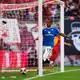 Warmed Omari kommt zu spät, der HSV kassiert das fünfte Gegentor. - Bild: Jan Woitas/dpa