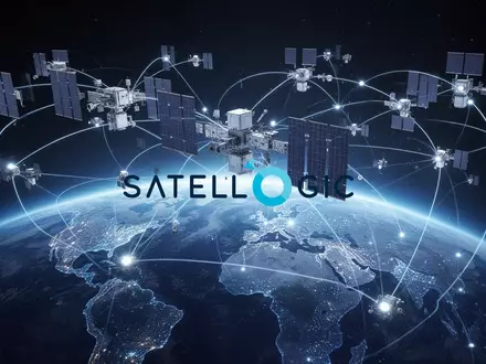 Hochmoderne Satelliten im Erdorbit als Symbol für technologische Innovation und globale Vernetzung. - Foto: über boerse-global.de