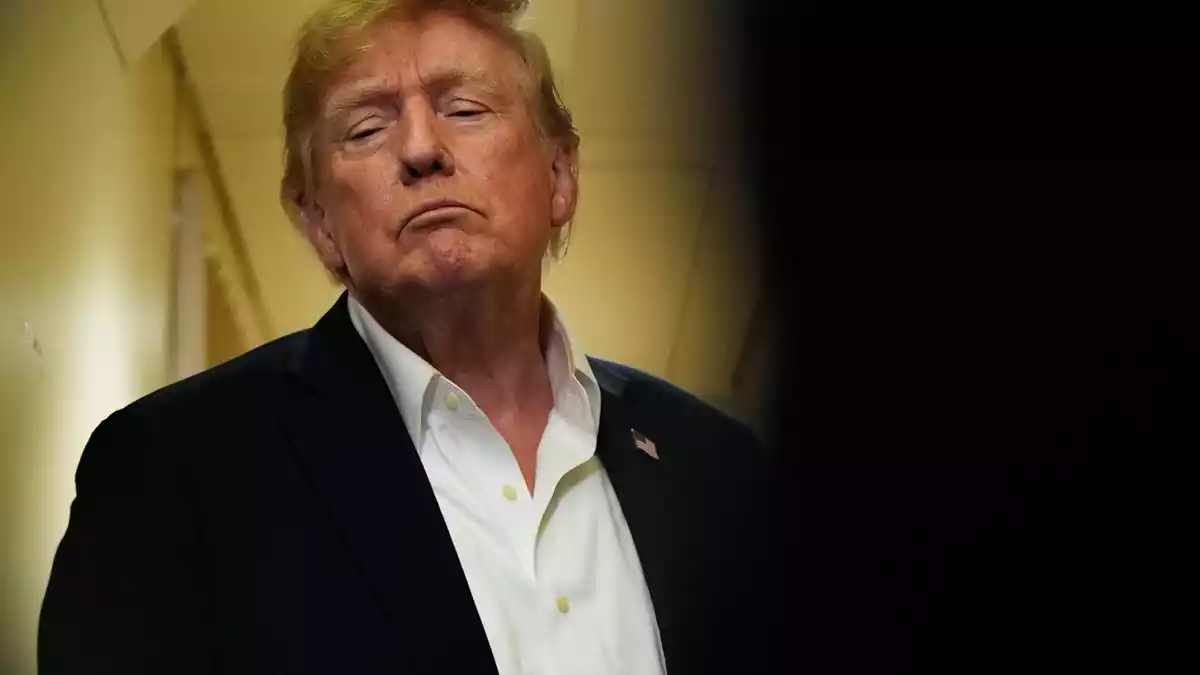 Trump spielt Gefahren von KI herunter. (Archivbild) - Bild: Julia Demaree Nikhinson/AP/dpa