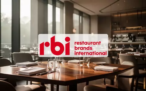 Modernes, elegantes Restaurantinterieur in ruhigem, natürlichem Licht als Symbol für Stabilität in der Gastronomie. - Foto: über boerse-global.de