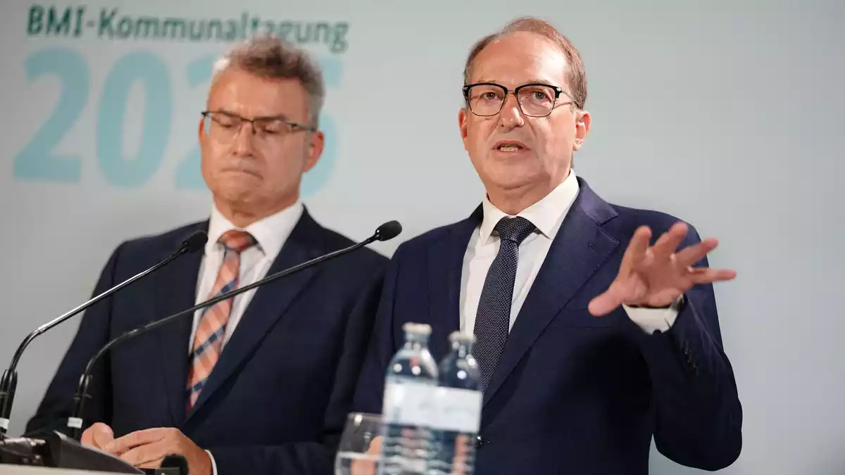 Der Präsident des Landkreistags, Achim Brötel (links), drängt den Bund zum Handeln beim Schutz der Bevölkerung im Kriegs- oder Katastrophenfall. - Bild: Kay Nietfeld/dpa