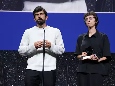 Yuval Abraham (l) und Rachel Szor bei den Filmfestspielen in Venedig.  - Foto: Scott A Garfitt/Invision/AP/dpa