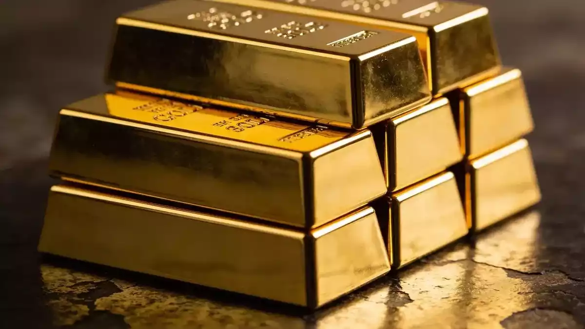 Gold Slips 0.8% to $4,313.78 as Fed Meeting Looms; Central Banks Buy 23 Tonnes