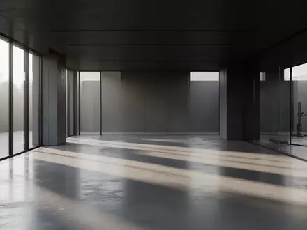 Ein leerer, modern gestalteter Fitnessraum mit poliertem Betonboden und großen Fensterfronten, die natürliches Licht einlassen. - Foto: über boerse-global.de