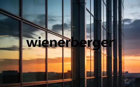 Moderne Büroarchitektur bei Sonnenuntergang als Symbol für einen Führungswechsel in der Bauindustrie - Foto: über boerse-global.de
