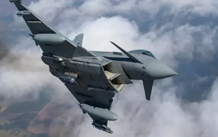 Kampfjets der Nato holen über Litauen eine Drohne vom Himmel. (Archivbild) - Foto: Mindaugas Kulbis/AP/dpa