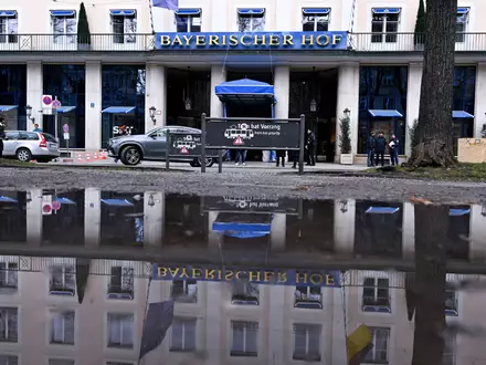 Im Bayerischen Hof fand die legendäre Oasis-Prügelei 2002 statt. (Archivbild) - Foto: Sven Hoppe/dpa