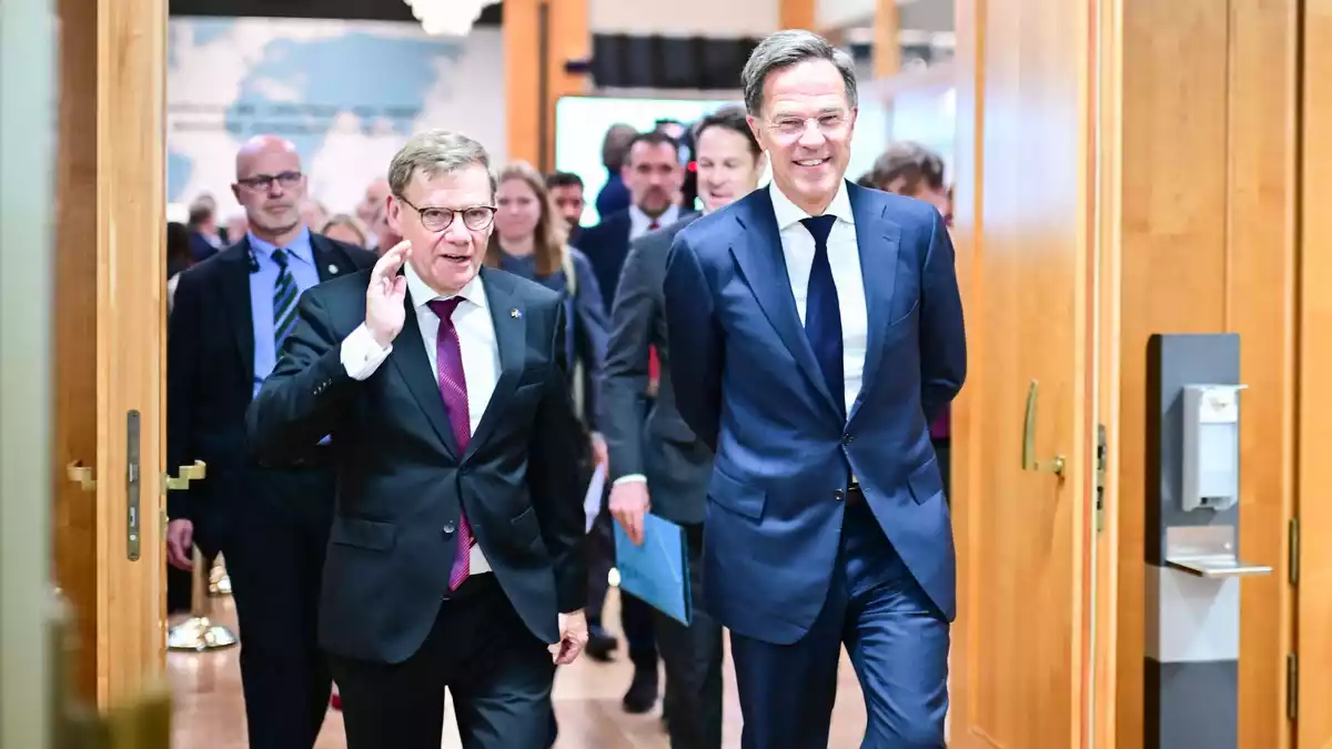 Sah in Russlands Kurs zuletzt Verzweiflung wegen ausbleibender Erfolge im Ukraine-Krieg: Nato-Generalsekretär Mark Rutte (r) - hier bei einem Treffen mit Bundesaußenminister Johann Wadephul. (Archivbild) - Bild: Sebastian Gollnow/dpa