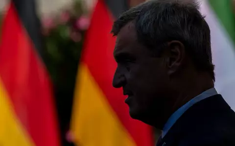Je höher der Druck auf Kanzler Merz steigt, desto häufiger fällt auch der Name von Markus Söder als möglicher Nachfolger.  - Foto: Peter Kneffel/dpa