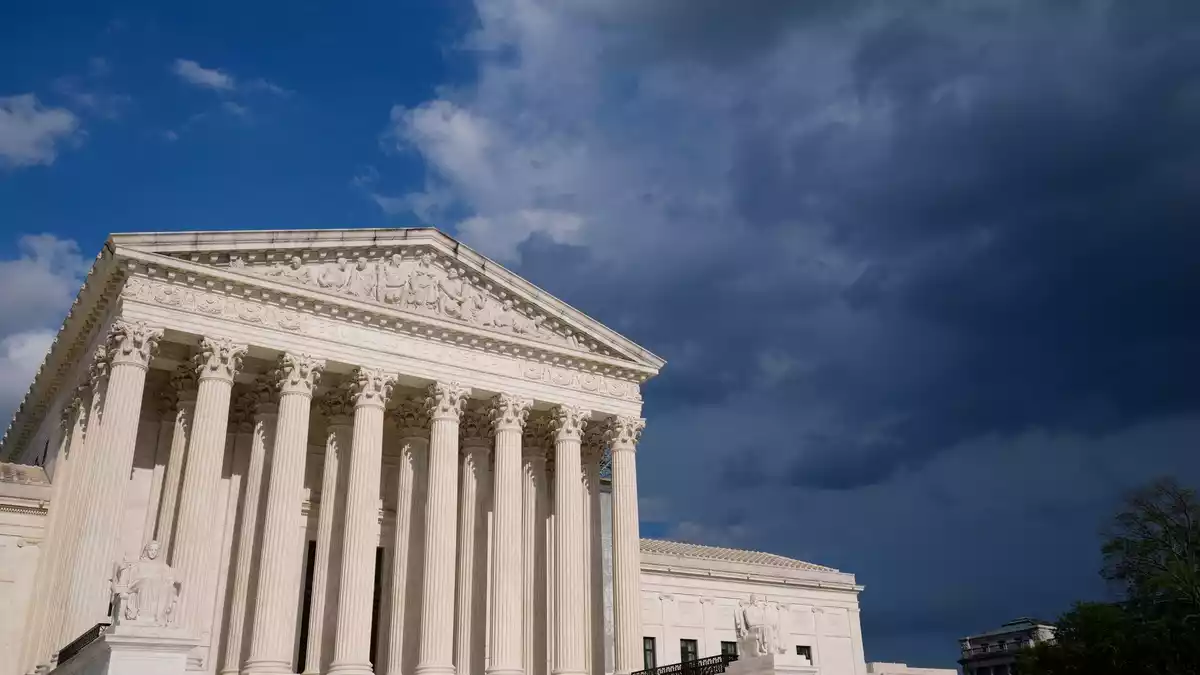 Der Supreme Court beschert der Trump-Regierung im Rechtsstreit um ihre Pläne für striktere Briefwahlregeln eine Niederlage. (Archivbild) - Bild: Susan Walsh/AP/dpa